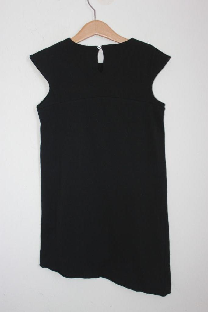 zwarte-asymmetrische-jurk-korte-mouwen-maat-128-134-le-petit-coco